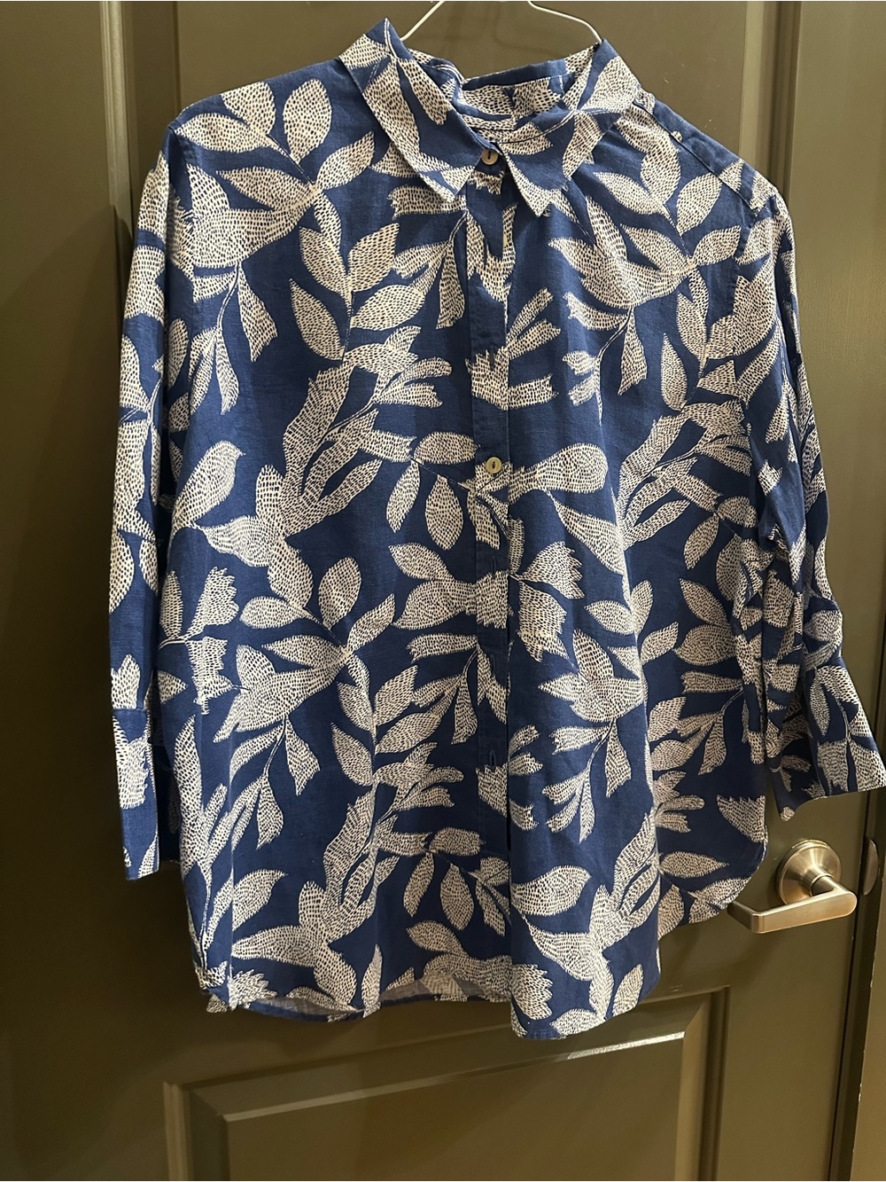 Chico's Navy Blue and White Leaf-Print Button-Down Shirt Size 3